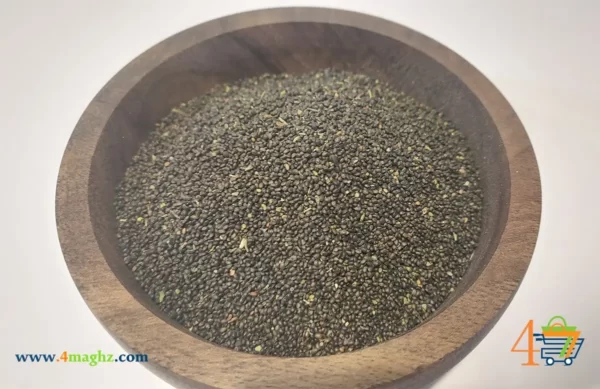 بذر مرزه پایه کوته در کاسه چوبی