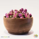 غنچه گل محمدی در کاسه