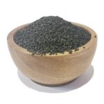 سیاه دانه در ظرف چوبی
